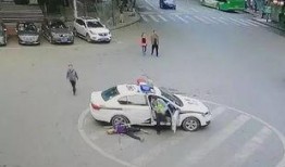 围观警车吃瓜视频免费观看,免费观看揭秘现场实况