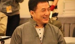 爆料成龙的空姐是谁啊视频,成龙神秘空姐身份曝光，网友热议